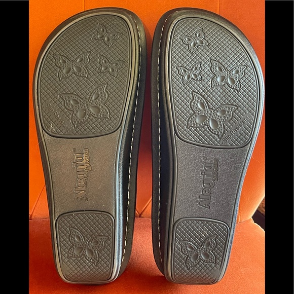 Alegria Woman’s Clogs - Picture 6 of 7